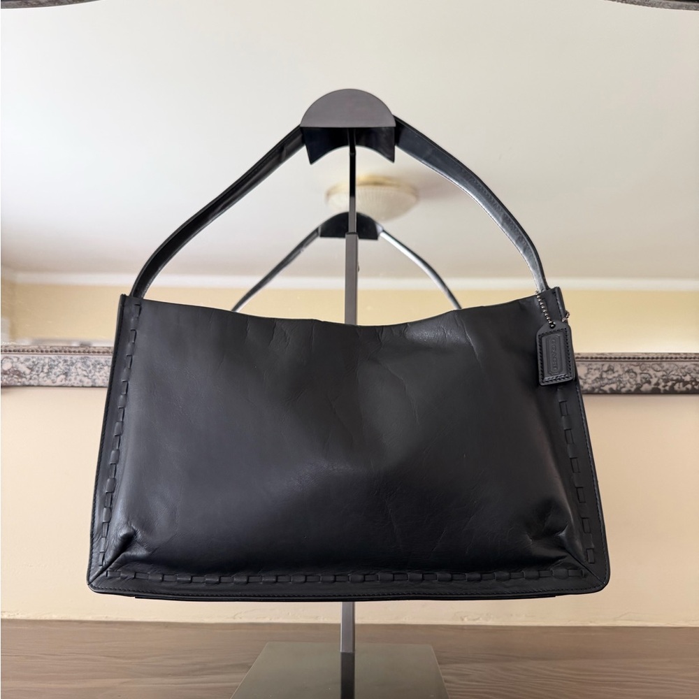 Coach V Black Leather Shoulder Bag